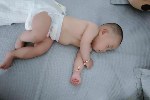 青海三个月宝宝抬头不稳